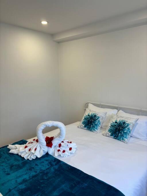 Cozy Spacious Work Friendly Lotus With Garden View High Speed Free Wi Fi And Parking Adjacent To Downtown Montreal Exterior foto