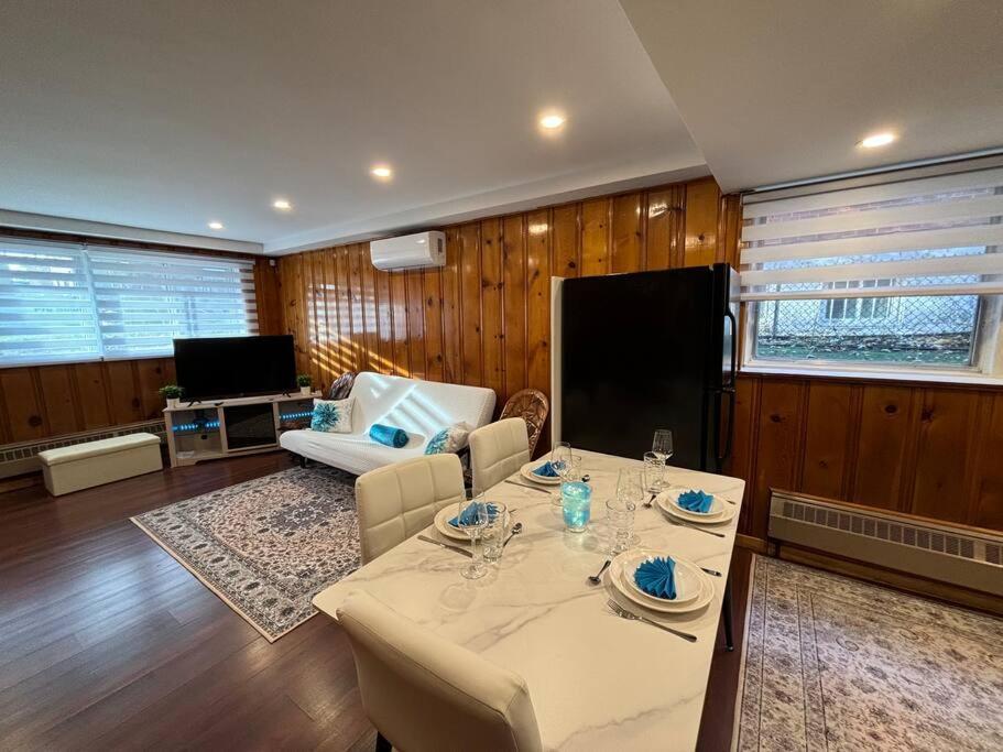 Cozy Spacious Work Friendly Lotus With Garden View High Speed Free Wi Fi And Parking Adjacent To Downtown Montreal Exterior foto